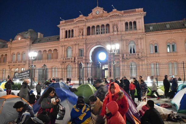 Sin respuesta del Gobierno, la Unidad Piquetera acampa en Plaza de Mayo