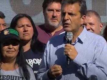 Homenaje a Néstor Kirchner en el Bajo Flores con Massa y Máximo