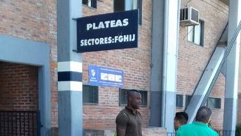 El delantero camerunés Arouna Dang Bissene fue observado en Quilmes El delantero camerunés Arouna Dang Bissene fue observado en Quilmes