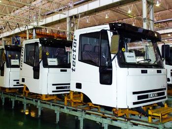 Iveco suspendió a 900 trabajadores por exceso de stock