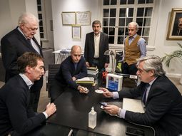 Alberto Fern&aacute;ndez&nbsp;le mostr&oacute; a Rodr&iacute;guez Larreta el kit de testeo realizado en el pa&iacute;s