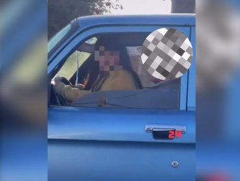 Mar del Plata: filmaron a una nena manejando una Ranchera