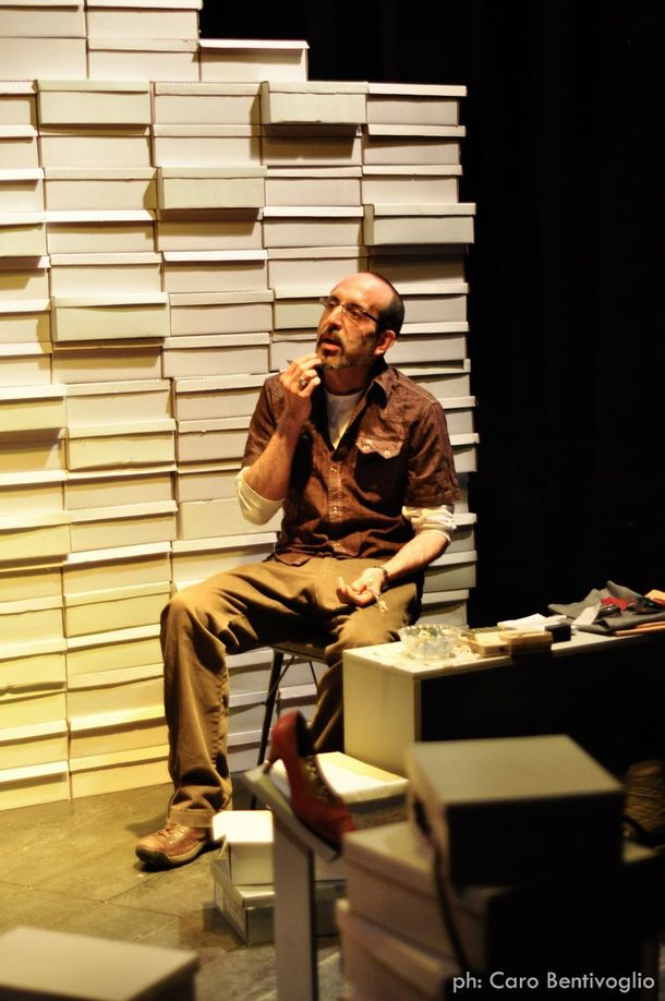 Alejandro Fiore levanta el telón de La Ratonera con In vitro