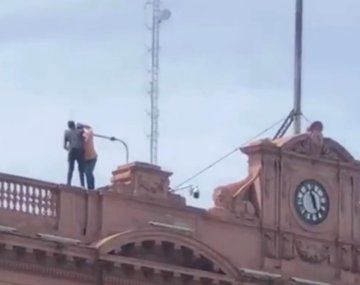 Inusuales movimientos en la terraza de la Casa Rosada este viernes: ¿qué pasó?