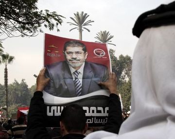 Mursi se negó a usar el uniforme de acusado y se suspende el juicio