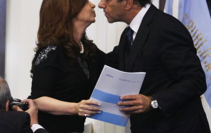 Scioli tiene un matrimonio católico con el Gobierno