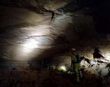 Brasil: quince bomberos quedaron atrapados bajo tierra por el desmoronamiento de una gruta