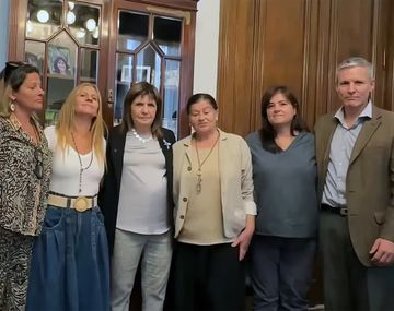 Patricia Bullrich junto a la familia de Germán Giuliani.