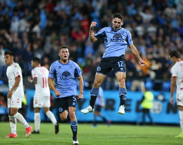 Belgrano le ganó 2-0 a Huracán en Córdoba