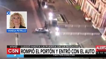 Un hombre rompió con su auto la reja perimetral de la Casa Rosada Un hombre rompió con su auto la reja perimetral de la Casa Rosada