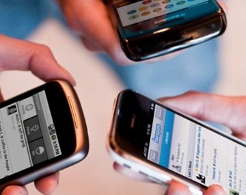 La Federal sancionará a policías que  usen celulares en horas de servicio