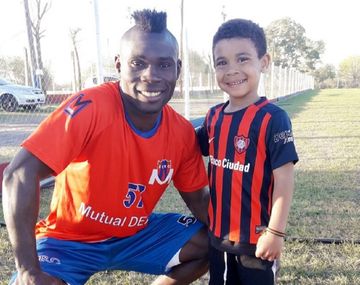 El nigeriano tiene una vasta experiencia en el fútbol del Ascenso