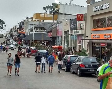 Villa Gesell llama a concurso para cubrir 30 puestos médicos para la temporada de verano