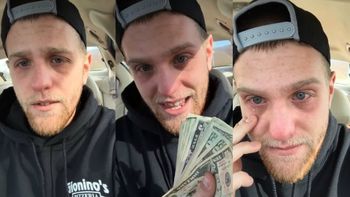 le dieron 700 dolares de propina y se largo a llorar de la felicidad le dieron 700 dolares de propina y se largo a llorar de la felicidad