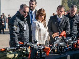 Tras la polémica con las Taser, Bullrich entregó a la PSA una nueva clase de armas no letales
