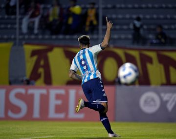 Gran triunfo de Racing en la altura para meterse en los octavos de final