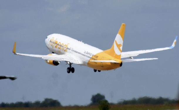 Otra de Flybondi: tuvo que descender a 3 mil metros de altura por una despresurización