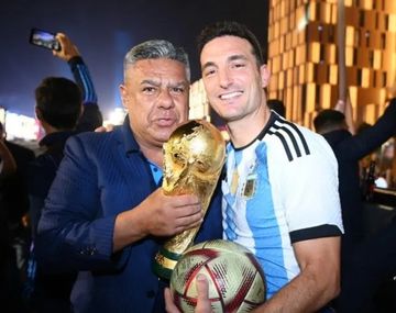 Chiqui Tapia y Scaloni se reúnen en París para la renovación