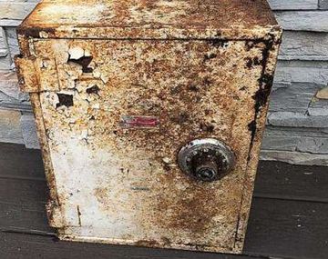 Nueva York: encontraron una caja fuerte en fondo de su casa y la devolvieron