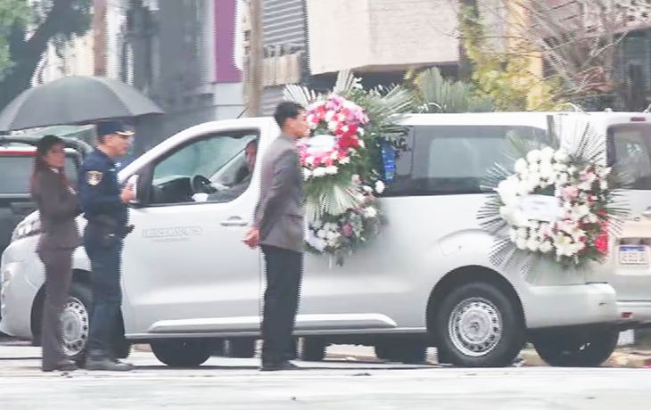 El cortejo fúnebre camino al cementerio. Foto: captura TN.
