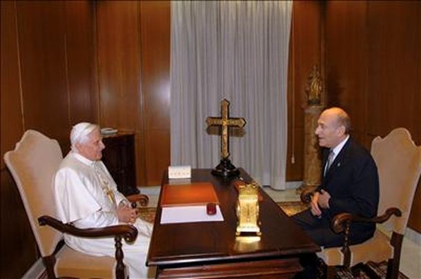Benedicto + Ehmud Olmert