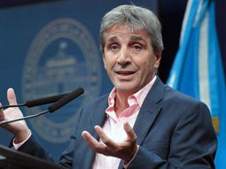 Luis Caputo anunció que va por los 200 mil millones de dólares que hay en el colchón