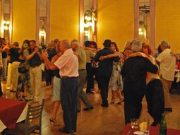 Volvieron a clausurar una popular milonga porteña
