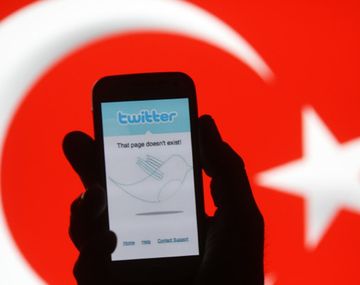 Turquía multa a Twitter por terrorista