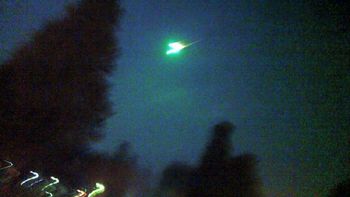 video: la misteriosa luz verde que se vio en el cielo argentino video: la misteriosa luz verde que se vio en el cielo argentino