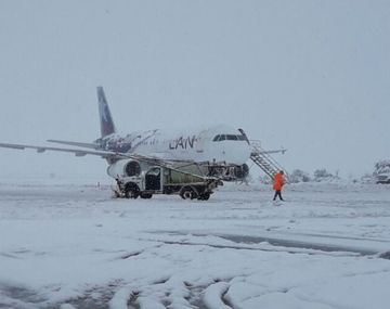 Hay pasajeros que hace tres días están en el aeropuerto