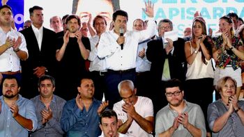 Rapisarda a la cabeza, con el nuevo equipo de trabajo que llevará las riendas del Fortín (foto: @CruzadaVelez) Rapisarda a la cabeza, con el nuevo equipo de trabajo que llevará las riendas del Fortín (foto: @CruzadaVelez)