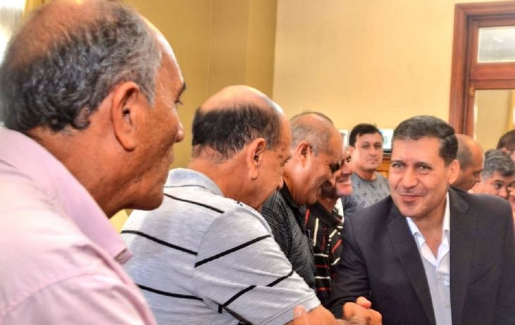 Los riojanos deciden si habilitan la re-re de su gobernador