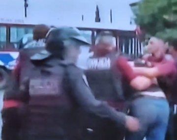 Video: Sergio Berni tuvo que ser retirado por la Policía de la Ciudad