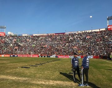 Huracán: la Selección hace una práctica abierta en un campo de juego maltrecho