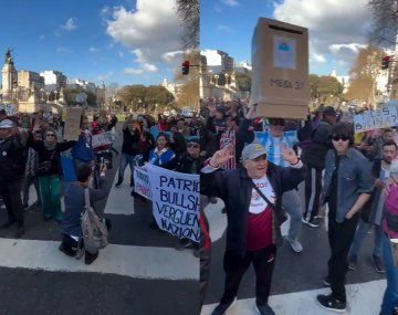 Karina es alta coimera: el canto de los jubilados frente al Congreso en otro miércoles de manifestación