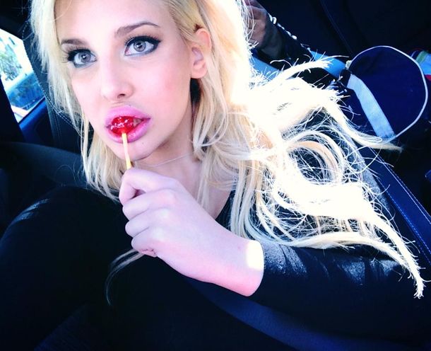 Charlotte Caniggia se sacó fotos sexies en un momento de aburrimiento