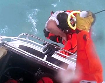 VIDEO: Así fue el rescate de uno de los sobrevivientes del buque Repunte