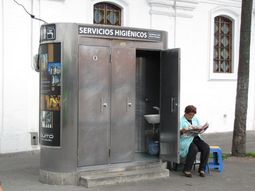 Baño público pago Baño público pago