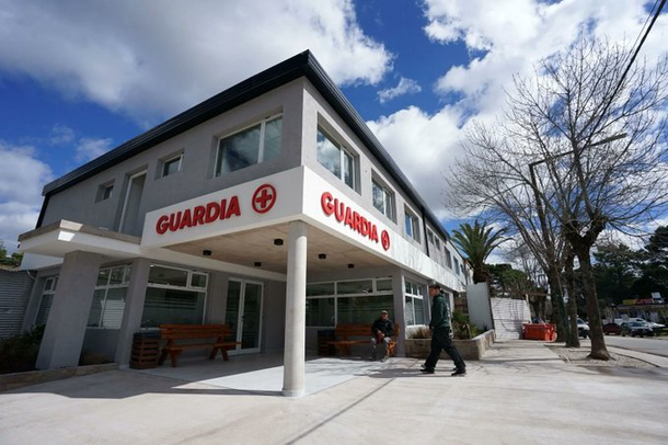 La guardia de Pinamar atendió de urgencia a un joven de 27 años tras el accidente en cuatriciclo en Villa Gesell. La guardia de Pinamar atendió de urgencia a un joven de 27 años tras el accidente en cuatriciclo en Villa Gesell. 