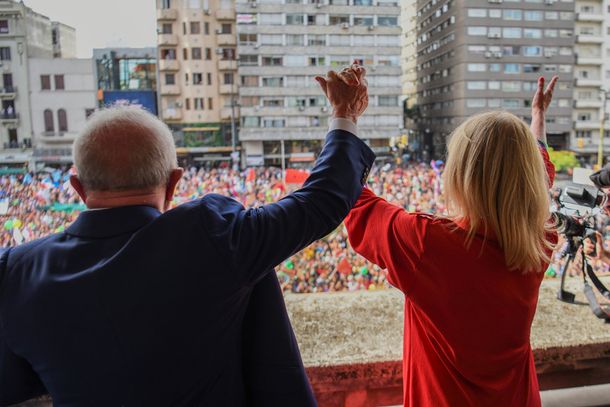 Lula Da Silva y Carolina Cosse en el acto conjunto en la Intendencia de Montevideo