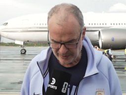 sin explayarse mucho: uruguay aterrizo en mexico y bielsa contesto algunas preguntas sin explayarse mucho: uruguay aterrizo en mexico y bielsa contesto algunas preguntas