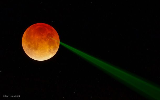 La NASA revela la foto de un rayo verde que parece salir de la Luna