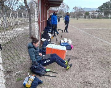 Una jugadora de Quilmes rindió un examen en medio de un partido