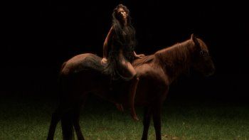 linea b, abbey road y un valle: feli colina, una de las nuevas voces del indie argentino linea b, abbey road y un valle: feli colina, una de las nuevas voces del indie argentino