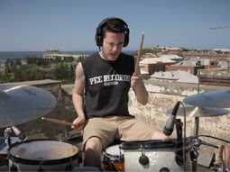 un fenomeno: baterista toca todos los temas de los beatles en 5 minutos un fenomeno: baterista toca todos los temas de los beatles en 5 minutos