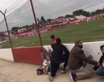 Así se vivió en la tribuna el terrible tiroteo en un partido del Federal A