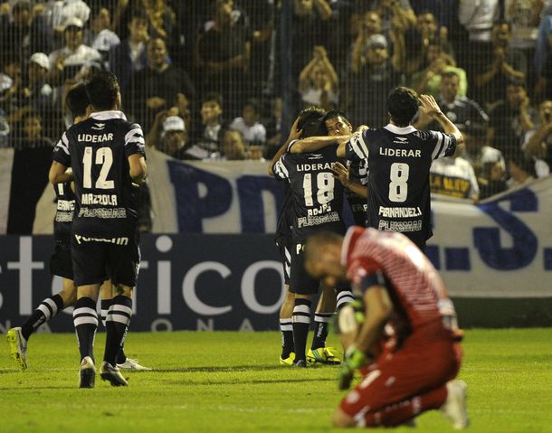 El Lobo está: Gimnasia goleó a Unión y estiró su buena racha