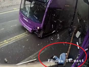 Lo atropelló un micro y se levantó como si nada para ir a un bar&nbsp;