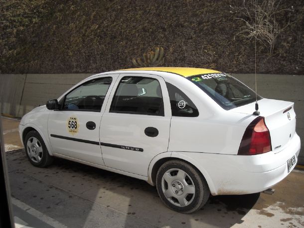 Silvia ofrece un servicio especial de taxi para mujeres, niños y abuelos