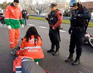 General Paz: un auto embistió a un motociclista y se dio a la fuga